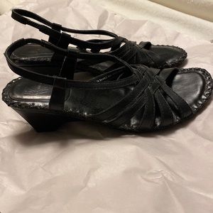 White mountain black size 7m sandals